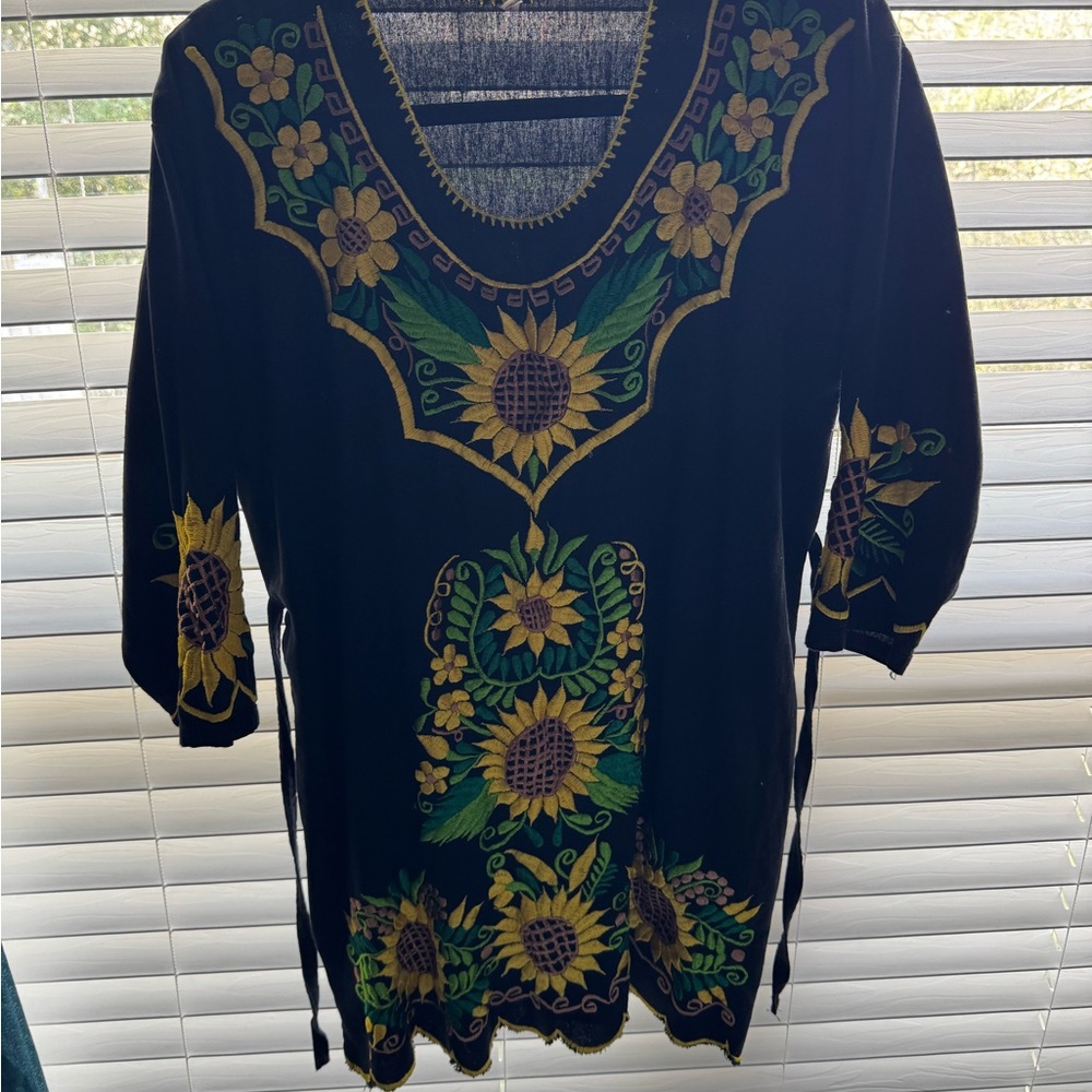 Yellow and Black Relaxed Graphic Tunic Top
